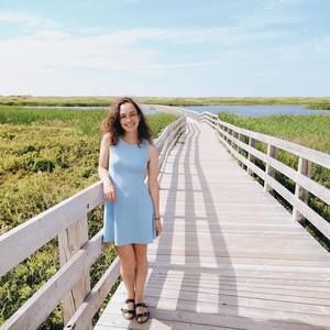 Meet your Posher, Adrianne